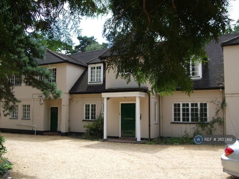 1 bedroom flat in Lakeside, Finchampstead, Wokingham, RG40 (1 bed) (#2657412)