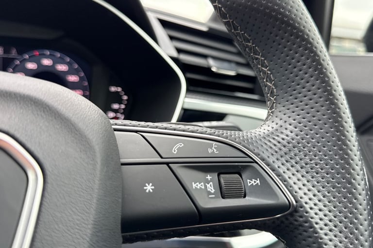 2022 Audi Q3 Black Edition 40 TFSI quattro 190 PS S tronic SUV PETROL Automatic