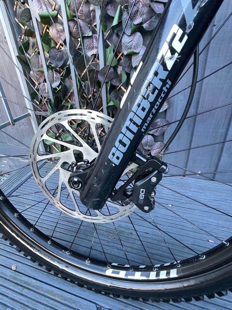 2022 Vitus Escarpe 27 CR mountain bike in velocity blue. 