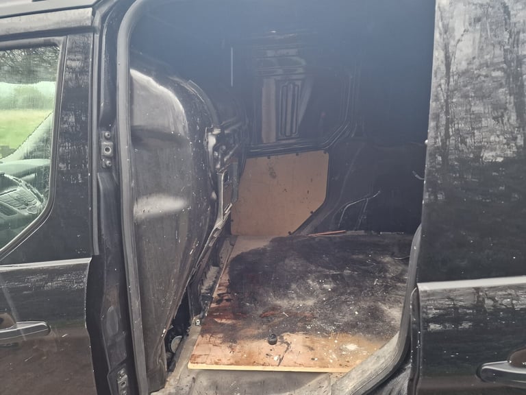 2014 Ford Transit Connect Black  Runs Needs Clutch  Spares Repairs  Roof Bars
