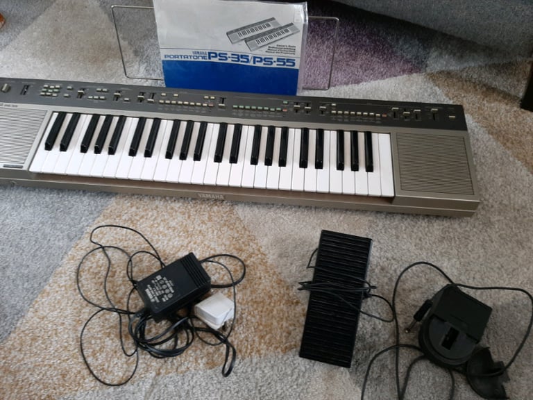 Yamaha Keybord PS35-PS55.
In working order with stand and another atta