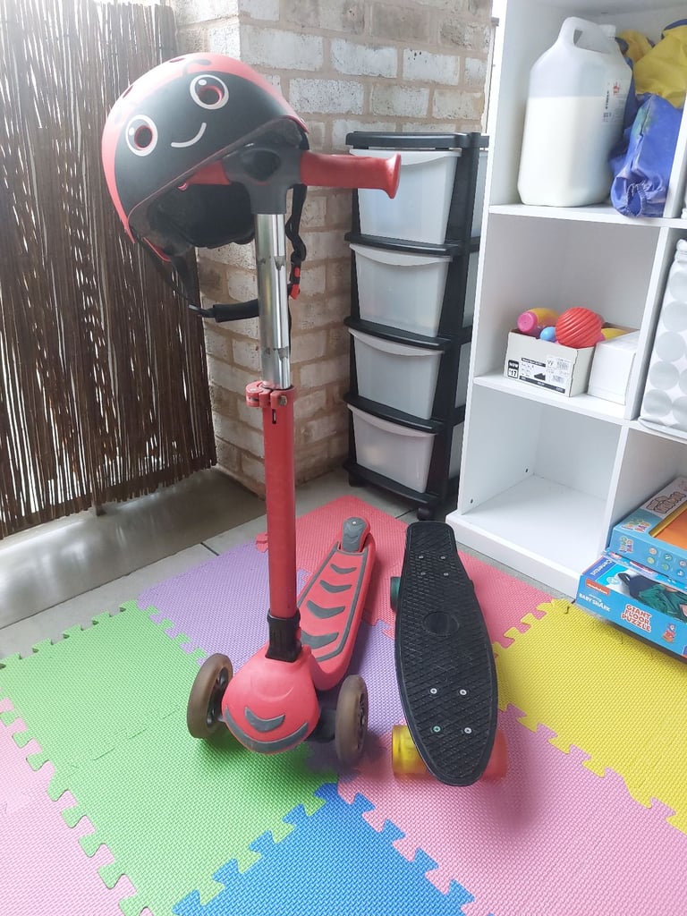 image for £15 Bundle!! Children Scooter+ Skateboard+ Helmet! 
