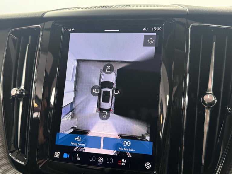 VOLVO XC60 2.0h T6 Recharge 18.8kWh Plus Auto AWD Euro 6 (s/s) 5dr 2024