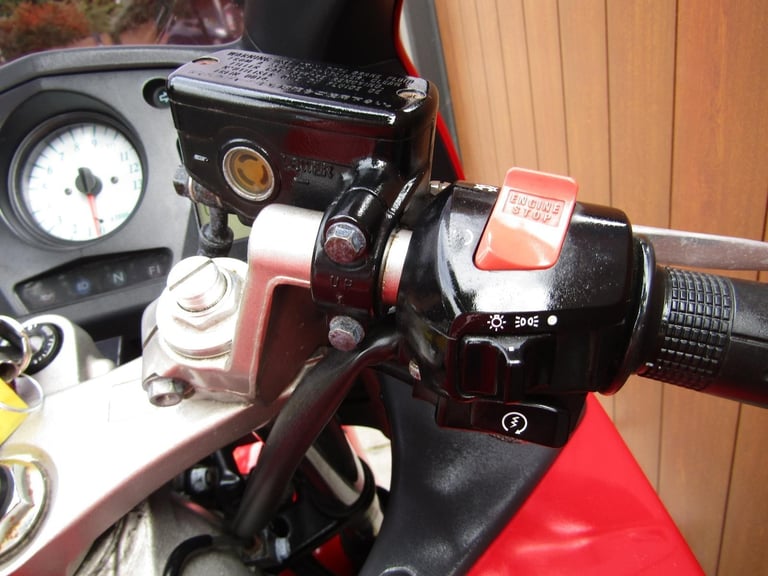 HONDA VFR 800 * LOW MILEAGE 12,000 * WITH BOX * AMAZING CONDITION *YEARS MOT *