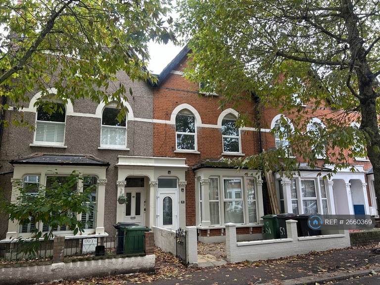4 bedroom house in Carisbrooke Road, London, E17 (4 bed) (#2660369)