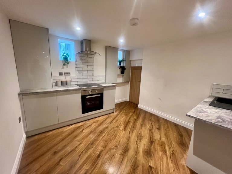 To Let Rent in Yeadon 2 bed Maisonette Apartment  