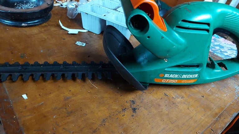 Black & Decker Hedge Trimmer