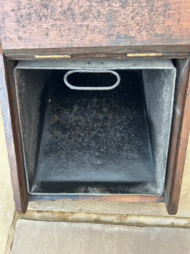                                  VINTAGE OAK COAL BOX