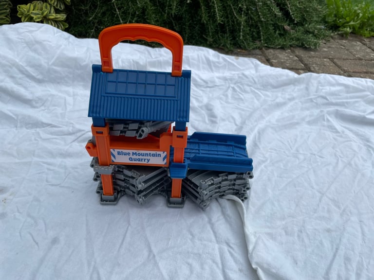 Thomas the tank engine train sets