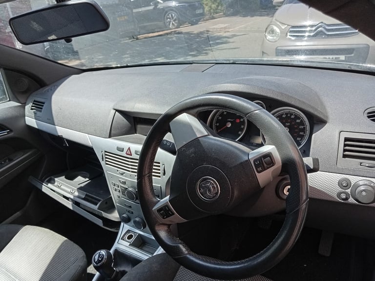 Vauxhall, ASTRA, Hatchback, 2010 .Manual, 1598 (cc), 3 doors . Spares or Repairs. 