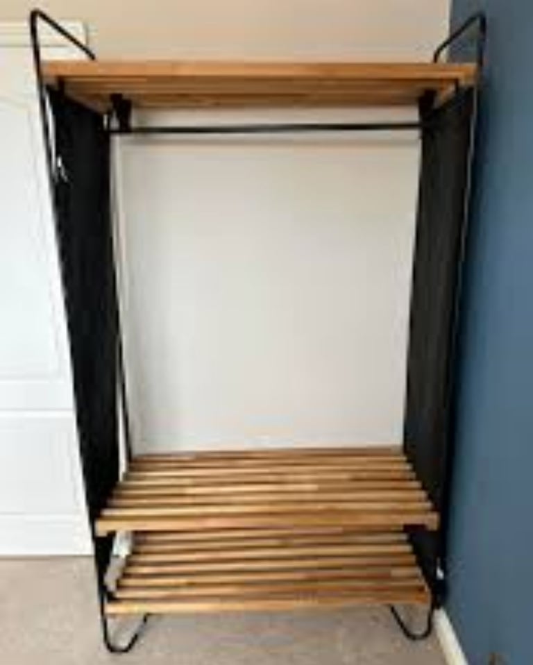 FREE - Wardrobe/clothing rack - Pick up only