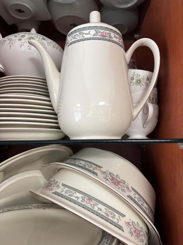 Dinner sets and tea set