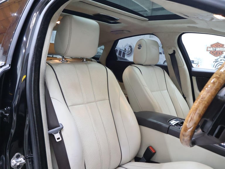 2010 Jaguar XJ 3.0d V6 Portfolio 4dr Auto SALOON DIESEL Automatic