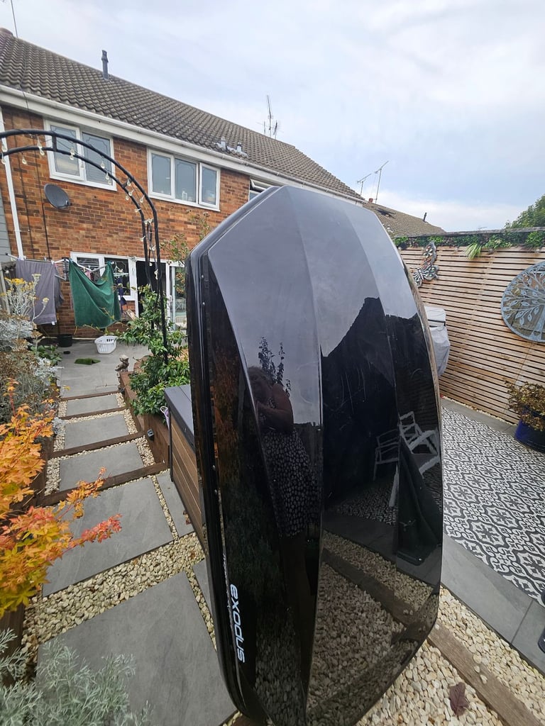 Large Roof box with roof bar and fittings 