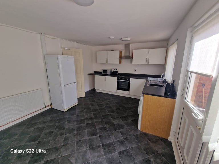 Rooms to rent in shared house in Frankley 