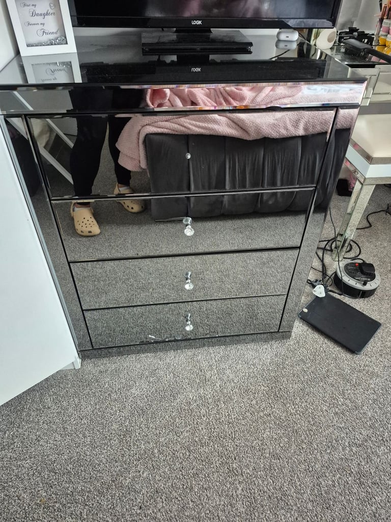 image for Mirrored drawers 