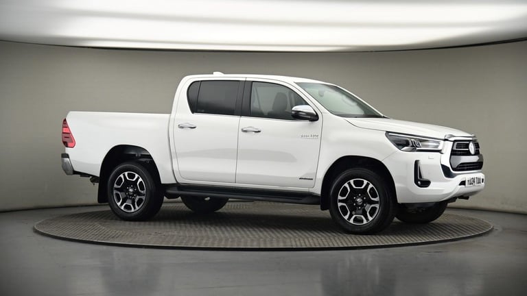 2024 Toyota Hilux 2.8 D-4D Invincible Pickup Double Cab 4dr Diesel Auto 4WD Euro 6 (s/s) (204 Pic...