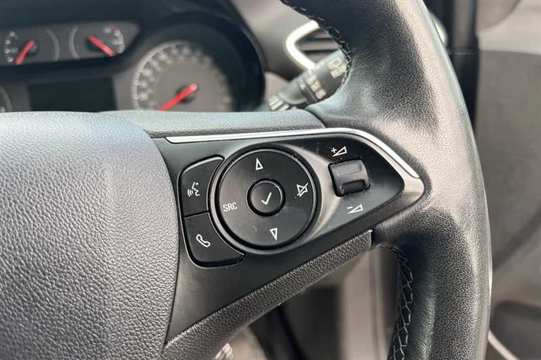 2021 Vauxhall Crossland 1.2i (83 PS) Griffin 5 Door Petrol SUV *** 1 Private Owner from New ***  ...