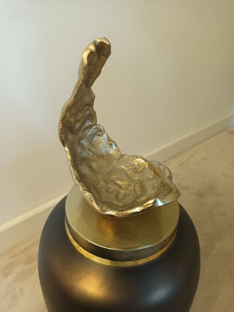 Large decorative/ornamental vase