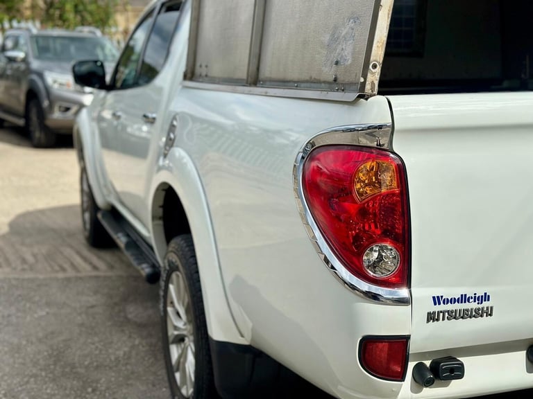 2015 Mitsubishi L200 Double Cab DI-D Barbarian 4WD Auto 176Bhp PICK UP Diesel Automatic