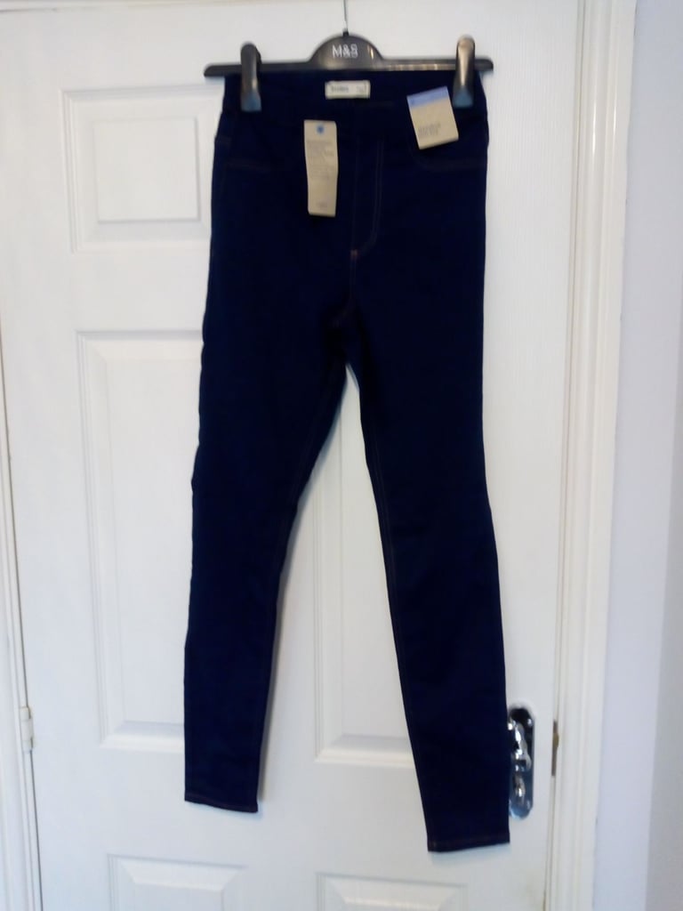 NEW LADIES M&S JEGGINGS, SIZE 8. TAGS STILL ATTACHED £22.50.