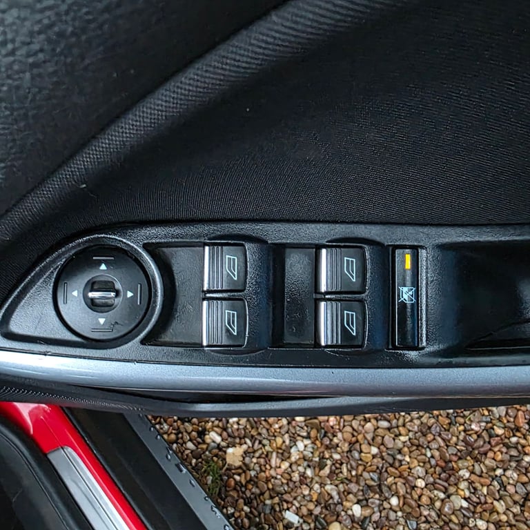 FORD FOCUS MK3 TITANIUM MODEL 1.6 DIESEL 115 BHP YEAR 2012 12 MONTHS MOT £20 ROAD TAX PER YEAR!!!