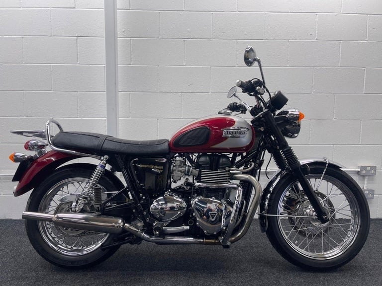 TRIUMPH BONNEVILLE T100 ** All Keys and Books - September 26 MOT **
