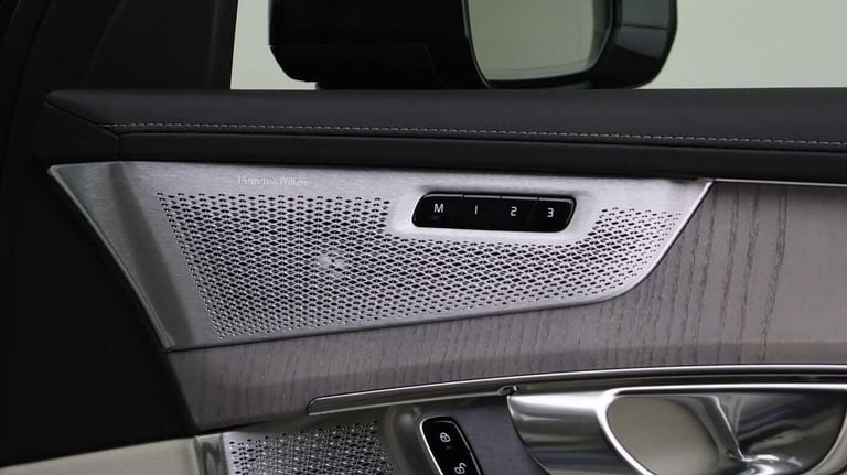 2025 Volvo XC90 T8 AWD PHEV Ultra Dark (Blond, Sunroof, Bowers &amp; Wilkins, 360 Camera) ESTATE ...