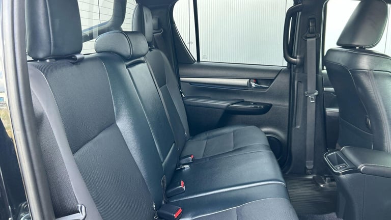 2024 Toyota Hilux 2.8 D-4D Invincible X Pickup Double Cab 4dr Diesel Auto 4WD Euro 6 (s/s) (2 PIC...