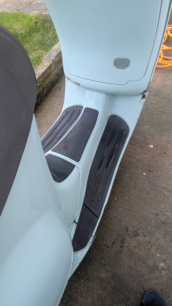 Piaggio, VESPA, 2003, 125 (18,596 miles) datatag , emissions test done (cc) helmet, D lock , cover 