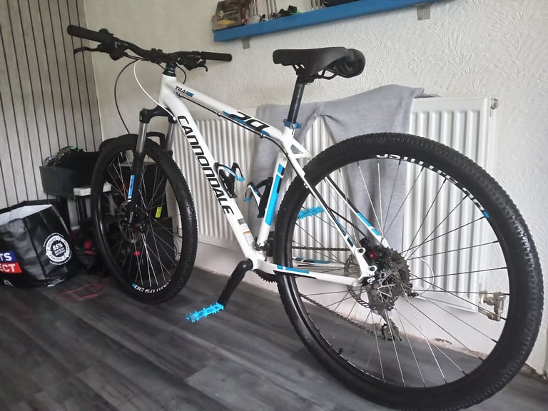 image for Cannondale trail 6 29ner mountain bike large 