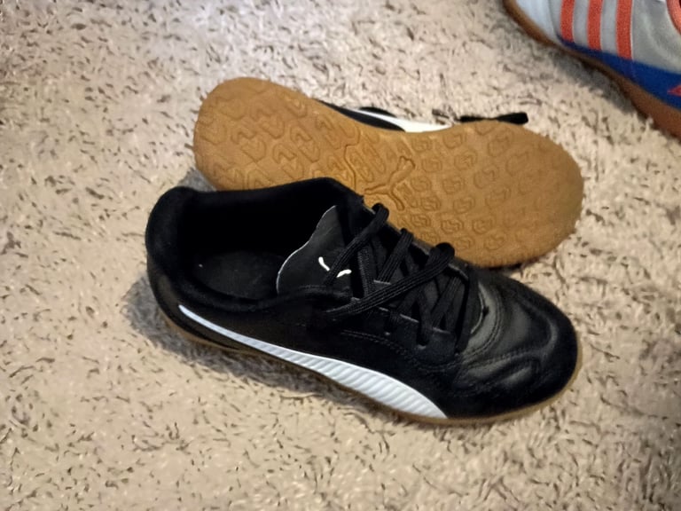 Indoor football trainers 