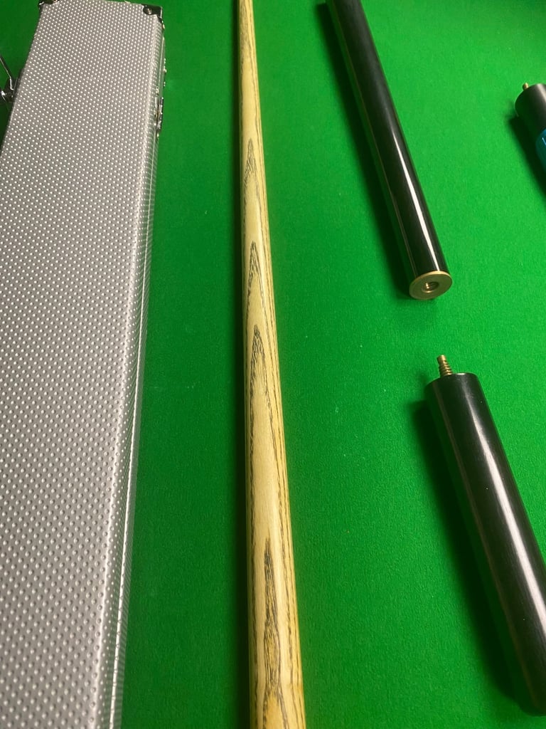 image for Phoenix master snooker cue with case and 2 extensions