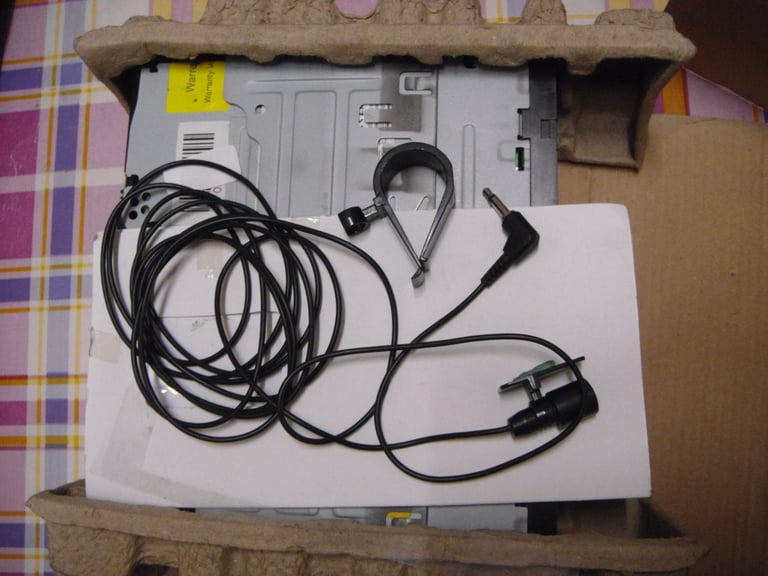 Pure Highway H260DBi in car Digital FM/AM Radio with CD/iPod/Phone/USB Connection and Bluetooth