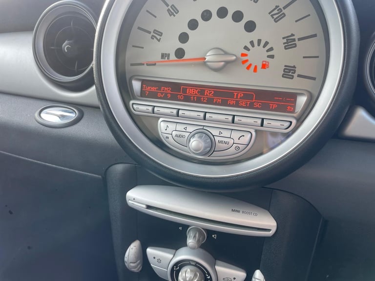 MINI COOPER 1.6 PETROL 10 REG BLACK 3 DOOR MOT FEBRUARY 25TH 2026 TAX £165 LOW INSURANCE 50+MPG