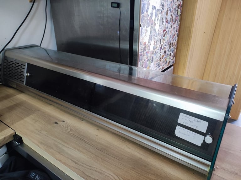 Counter top refrigerated display case
