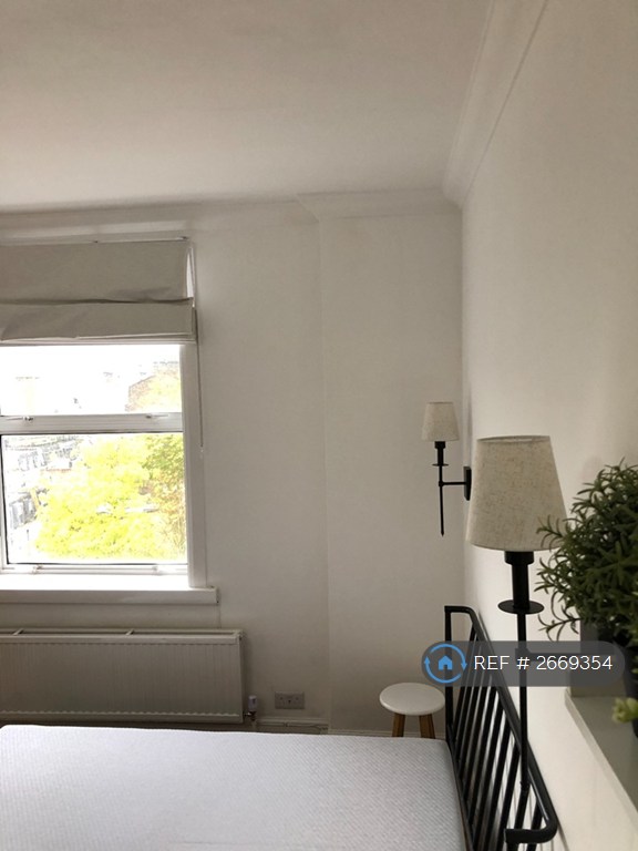 Studio flat in Lancaster Gate, London, W2 (#2669354)
