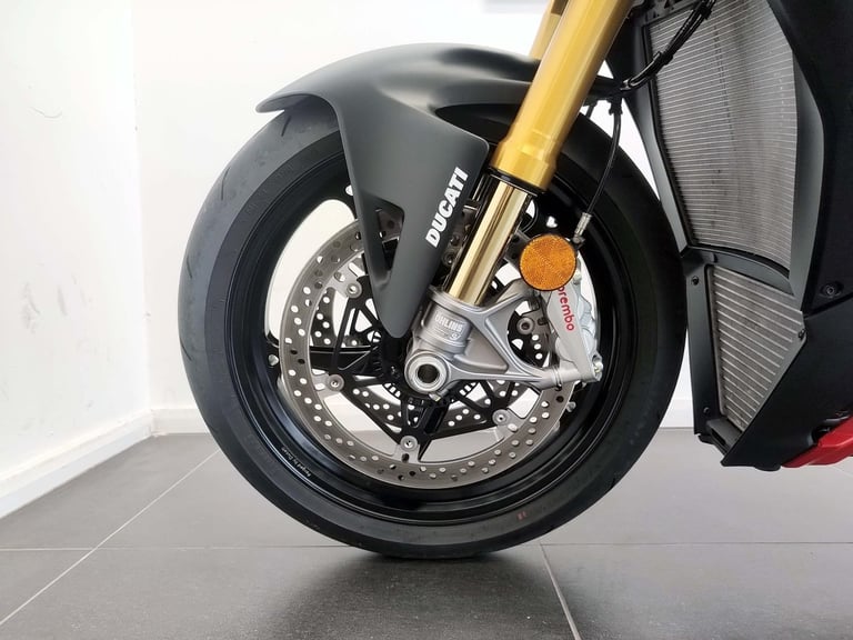 2025 Ducati Streetfighter V4S Ex-Demo Red 1,470 Miles | £325 Dep & £325 pcm
