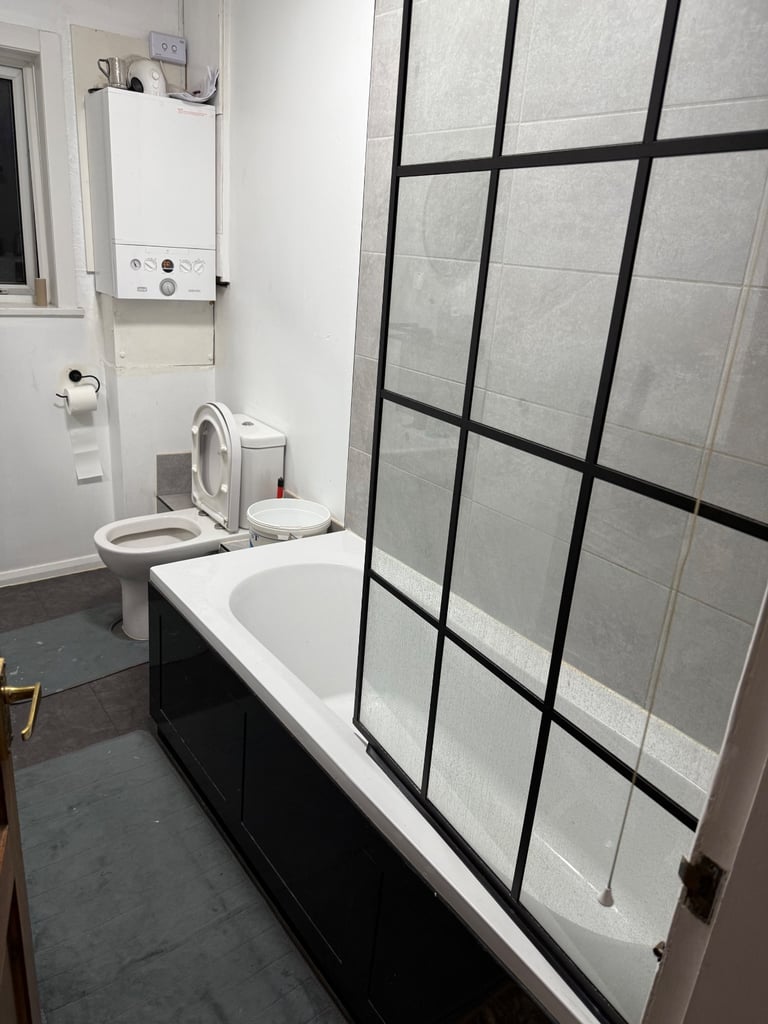 Single /Double Room for rent.