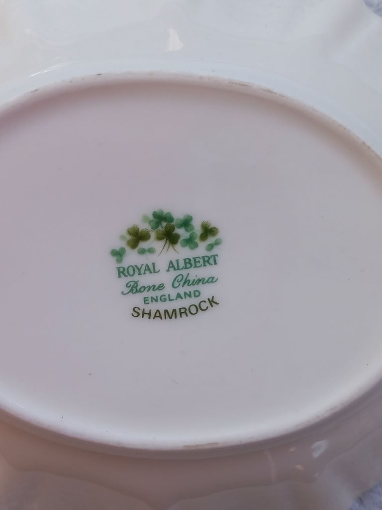 Royal Albert Candy/Trinket dish, Bone china, Green Shamrock pattern, gold edging