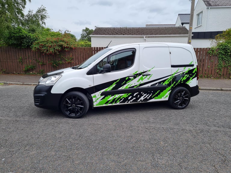 July 2017 Peugeot Partner Professional HDI Diesel Van 1560cc 100 Brake Horse Power Three Front Seats