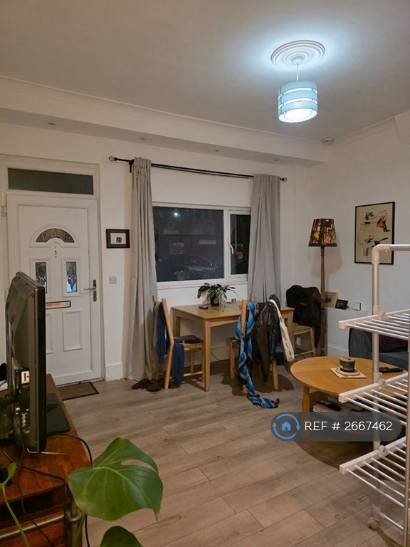 4 bedroom house in Maxted Road, London, SE15 (4 bed) (#2667462)