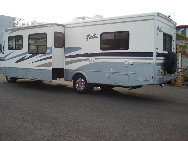 Fleetwood Fiesta 32S american motorhome rv PETROL AUTOMATIC 2007/53