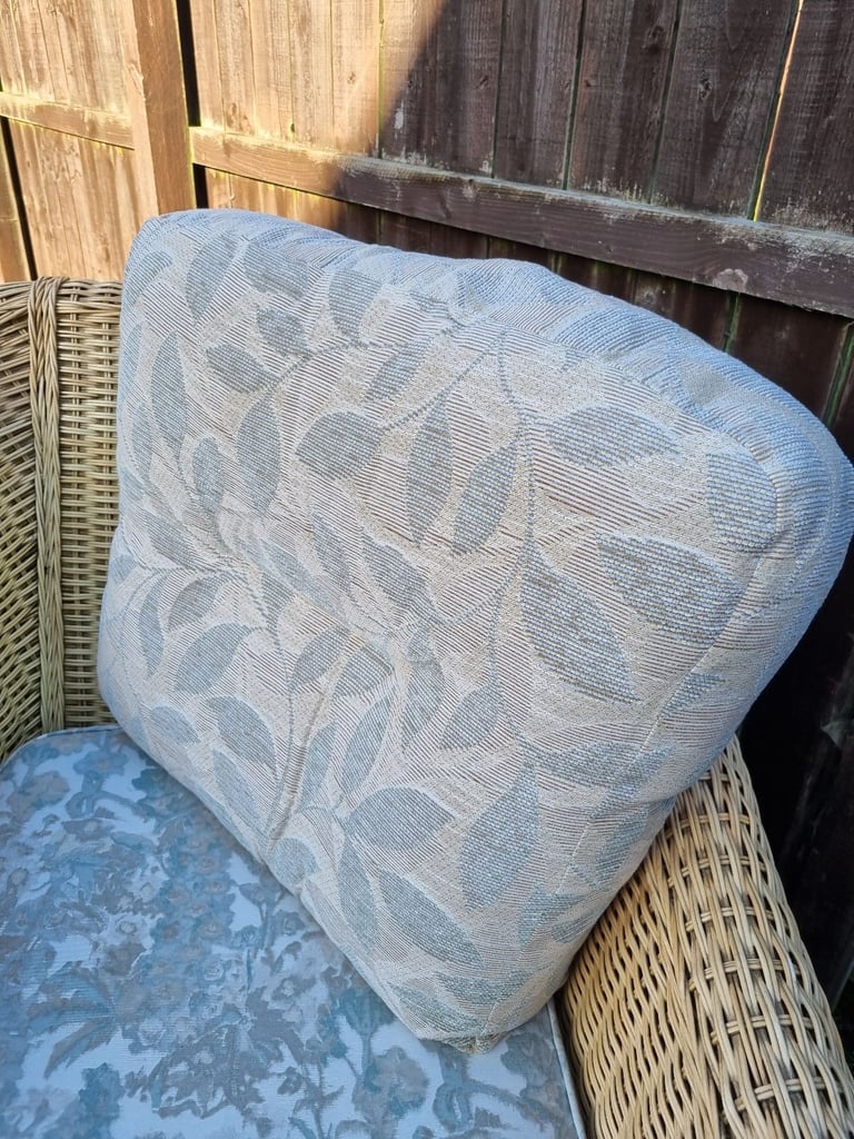 Three Piece Conservatory/Summer Room Suite.Delivery