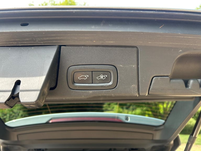 VOLVO XC60 2.0 R-Design T8 Twin Engine AWD 2018