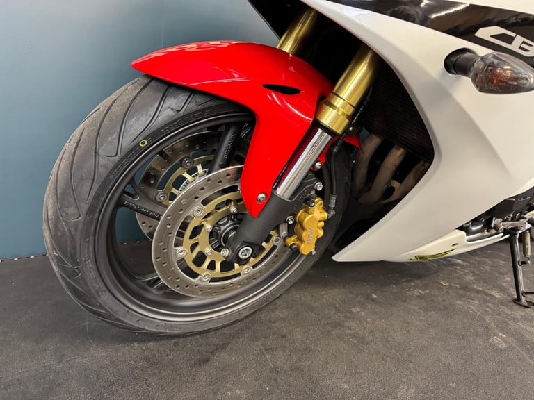 Honda CBR600F 2011 RED AND WHITE