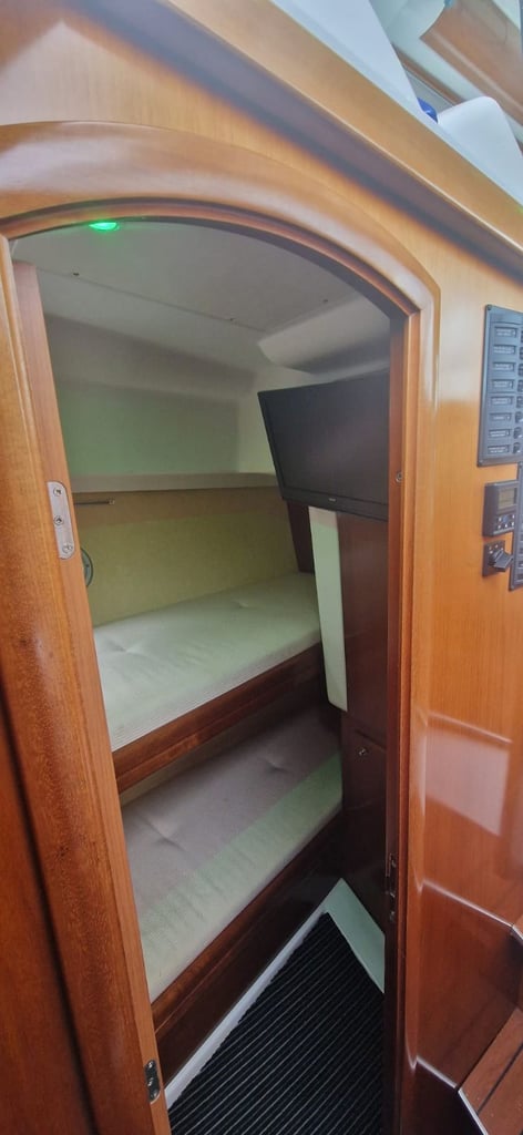 Beneteau 9.8m Flybridge 