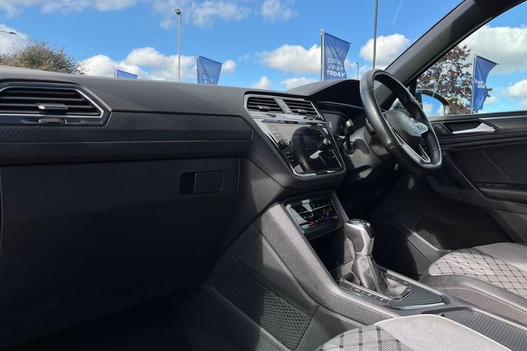 2021 Volkswagen Tiguan 2.0 TDI R-Line 5dr DSG ** Touch Screen Navigation - USB / Bluetooth Connec...