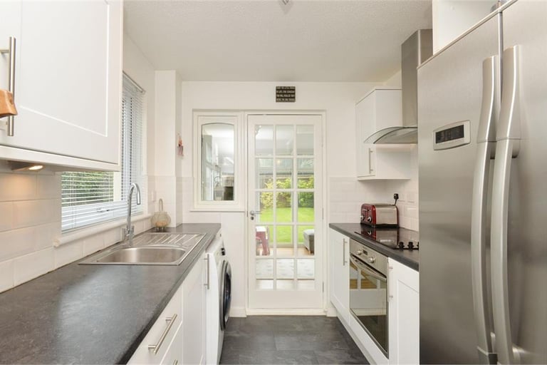 3 Bedroom Semi-detached House in Gyle, near Edinburgh Airport