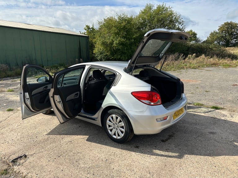 2013 Chevrolet Cruze 1.6 LS 5 DR HATCHBACK HATCHBACK Petrol Manual